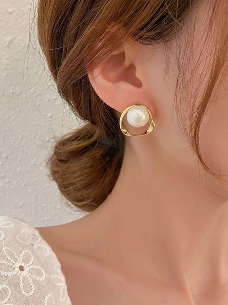 Her Pearl Earrings